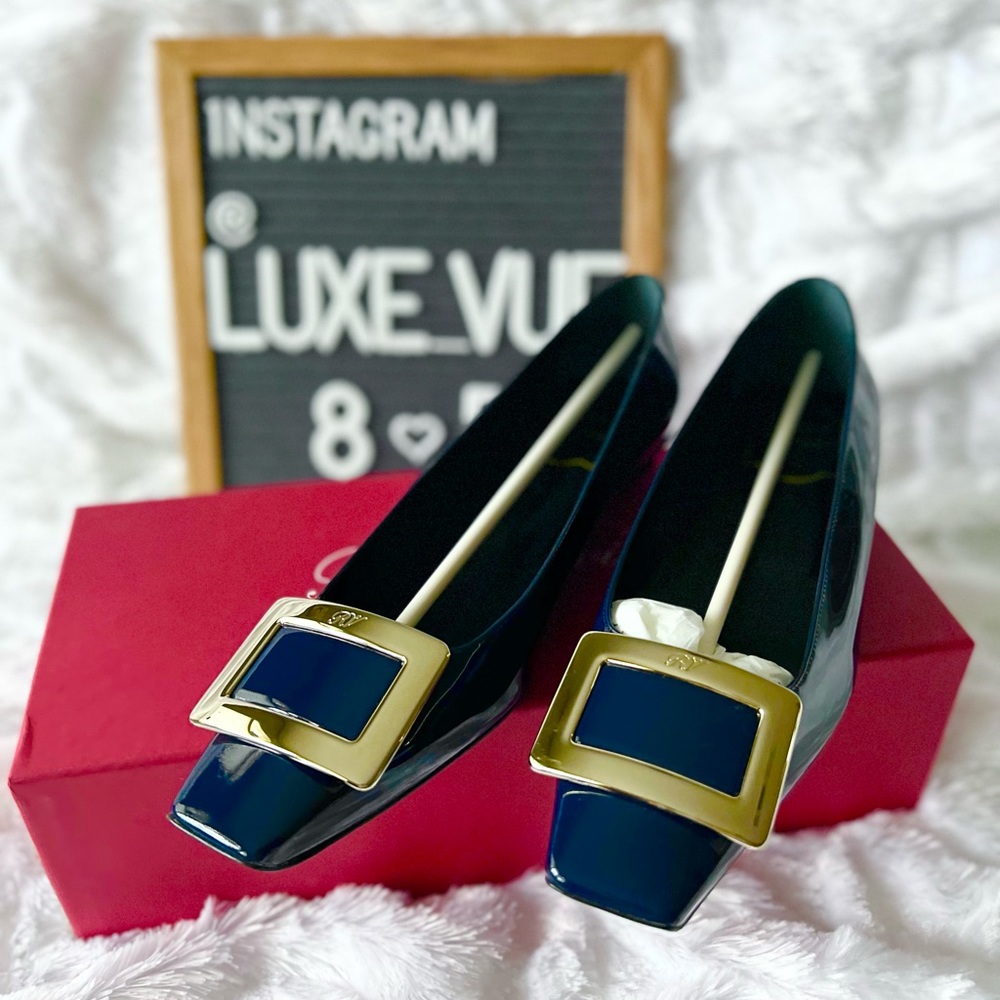 ⛔️SOLD⛔️BRAND NEW Roger Vivier belle vivier flat size 38 in Navy blue